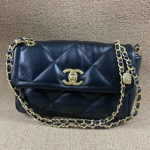 CHANEL Black Quilted Lambskin Shoulder Bag with Gold Chain